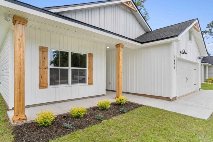 Property Photo: 8318 Vickie St FL 32514