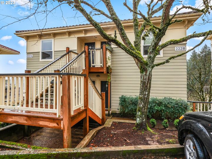 Property Photo:  222 NW Uptown Ter  OR 97210 