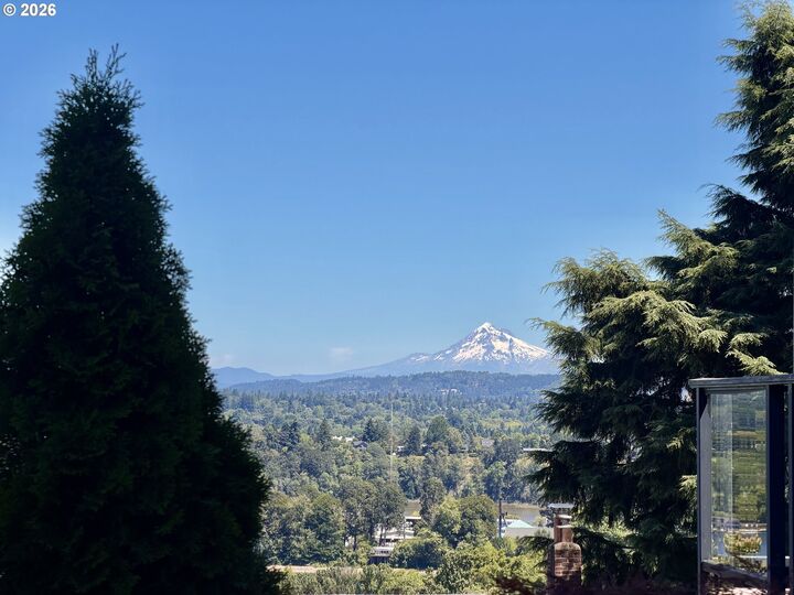 Property Photo:  220 S California St  OR 97219 