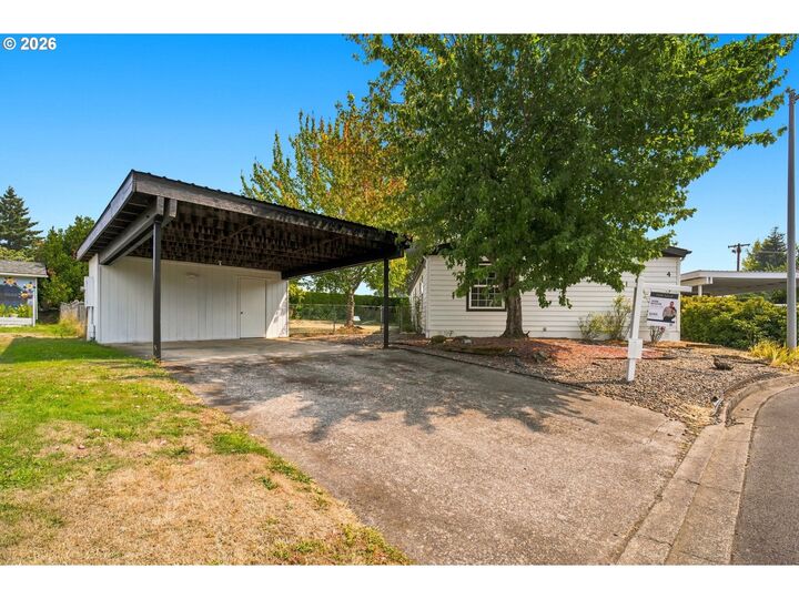 Property Photo: 655 NE Burnett Rd 4 OR 97128