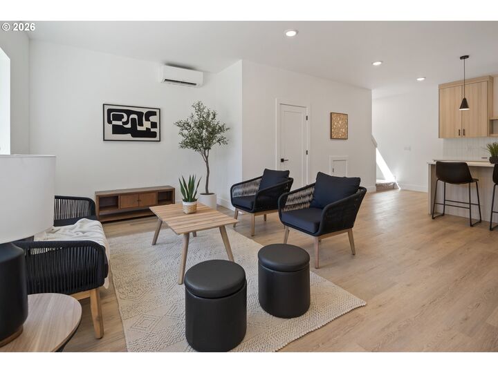 Property Photo:  3829 SW Pomona St  OR 97219 