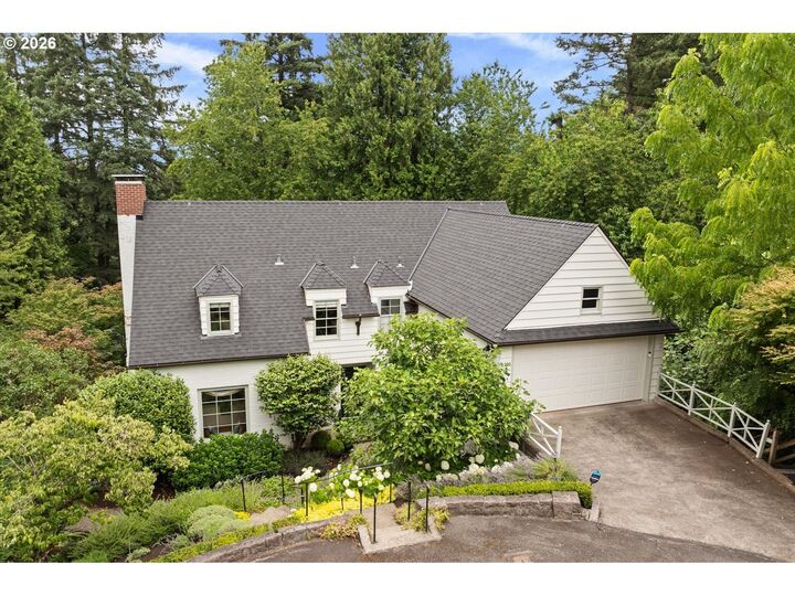 Property Photo: 2700 SW English Ln OR 97201