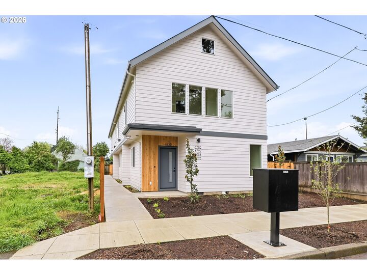 Property Photo: 6790 SE Insley St 1 OR 97206