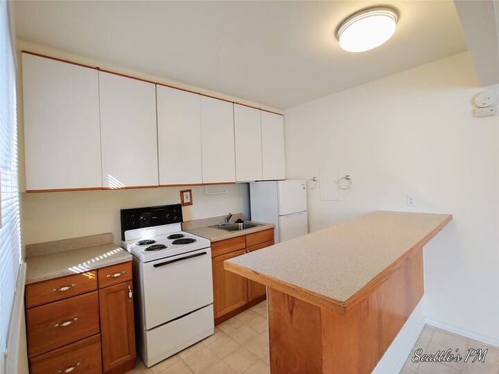 Property Photo: 6537 Oswego Place NE WA 98115