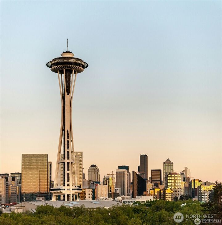 Property Photo:  1231  5th Avenue N 202  WA 98109 