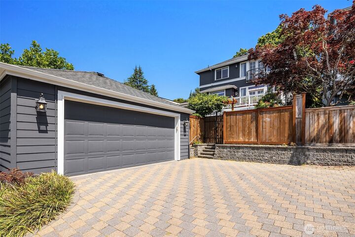 Property Photo:  1109  33rd Avenue E  WA 98112 