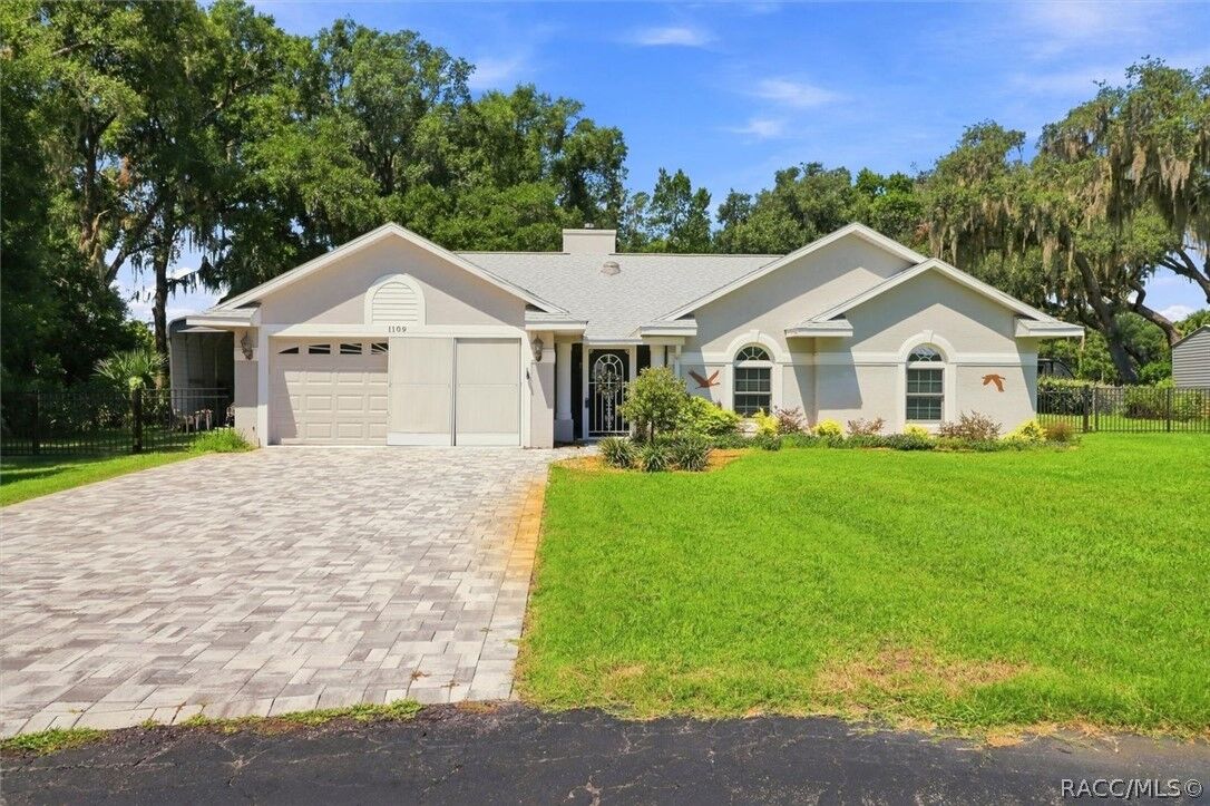 Property Photo:  1109 S Chateau Point  FL 34450 