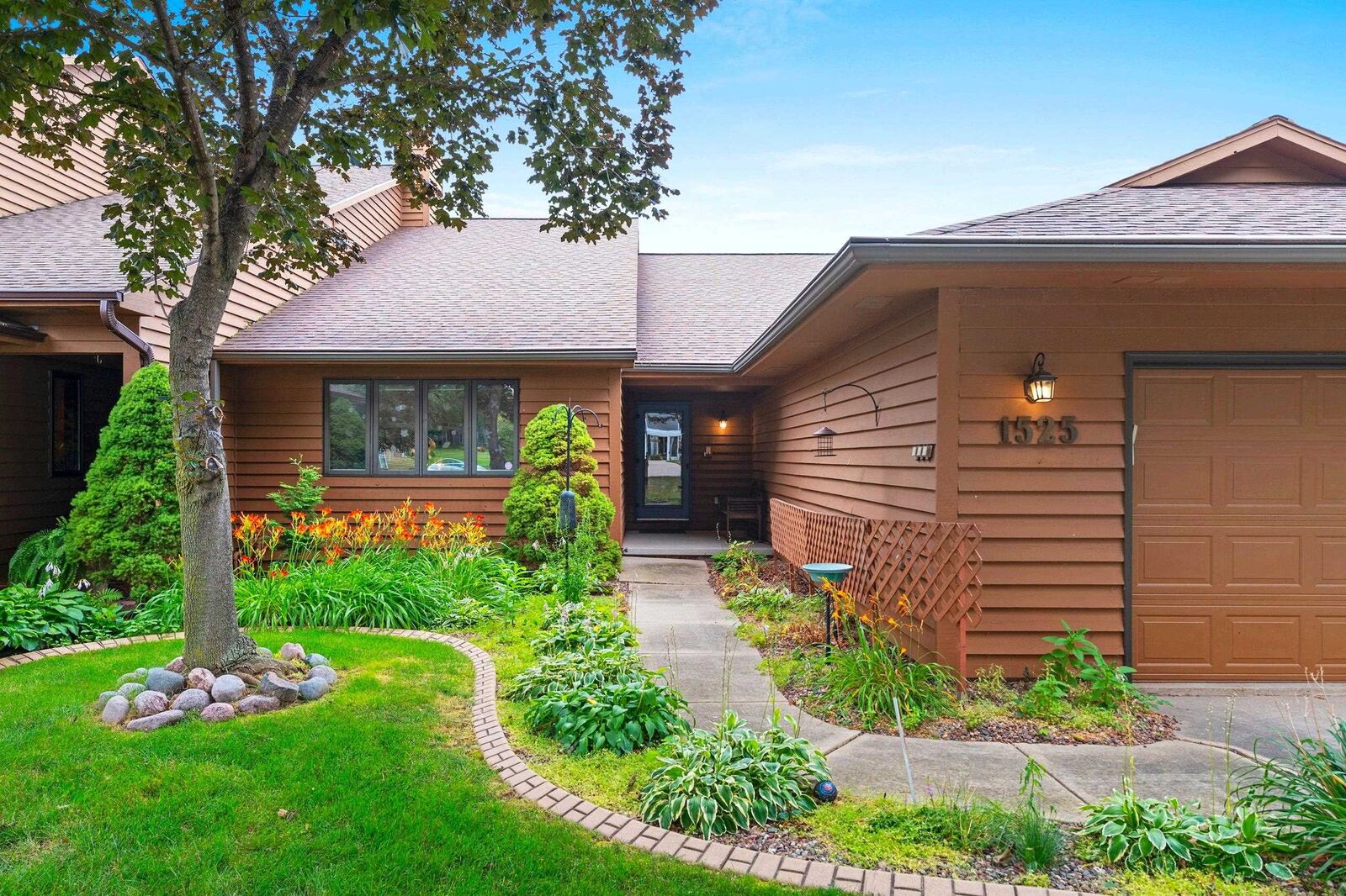 Property Photo: 1525 N Bay Highlands Drive WI 54311-7321