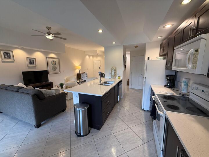Property Photo:  7472 La Paz Boulevard 102  FL 33433 