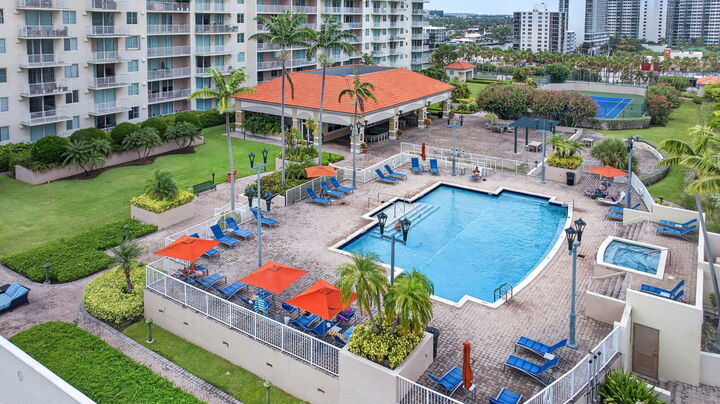 Property Photo:  3020 NE 32nd Avenue 620  FL 33308 
