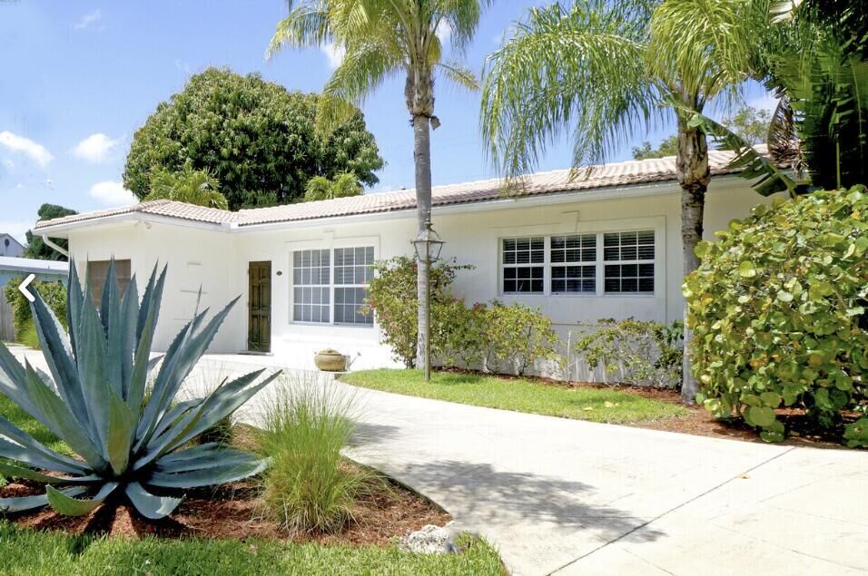 Property Photo: 2031 Pleasant Drive FL 33408