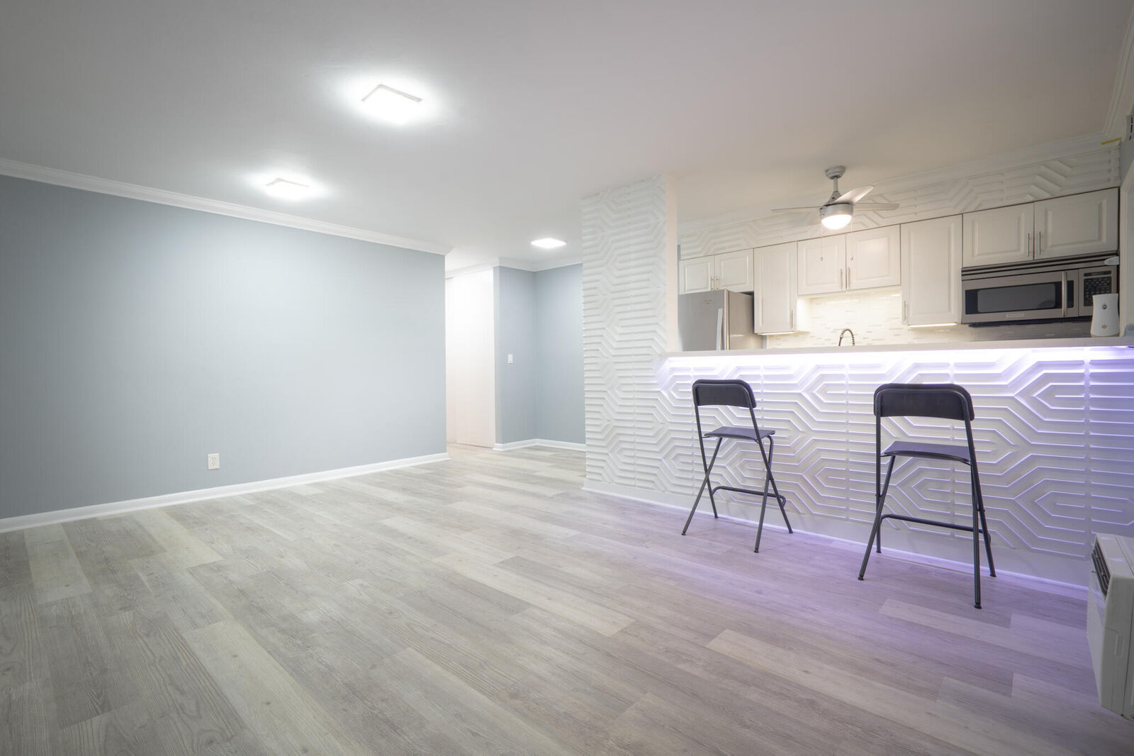 Property Photo: 2621 Grant Street 10A FL 33020
