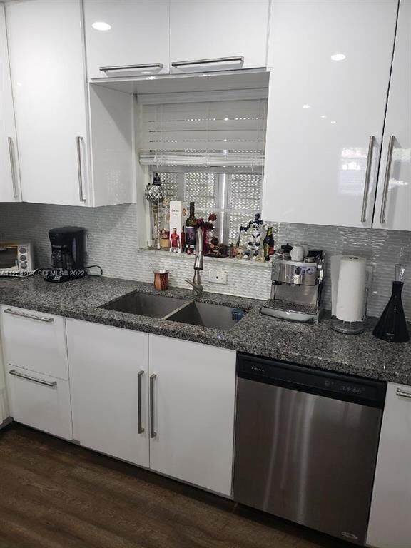 Property Photo: 5170 SW 40th Avenue 8E FL 33314