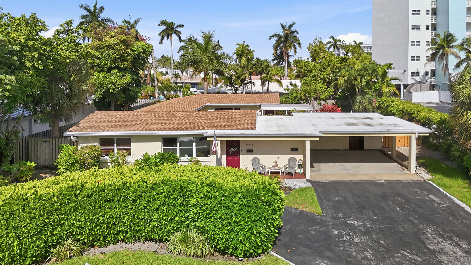 Property Photo: 2713 NE 33rd Avenue FL 33308