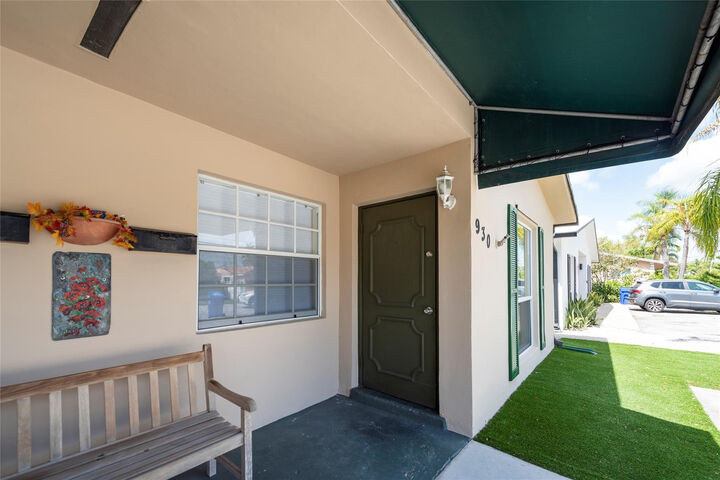 Property Photo:  930 Mandarin Isle  FL 33315 