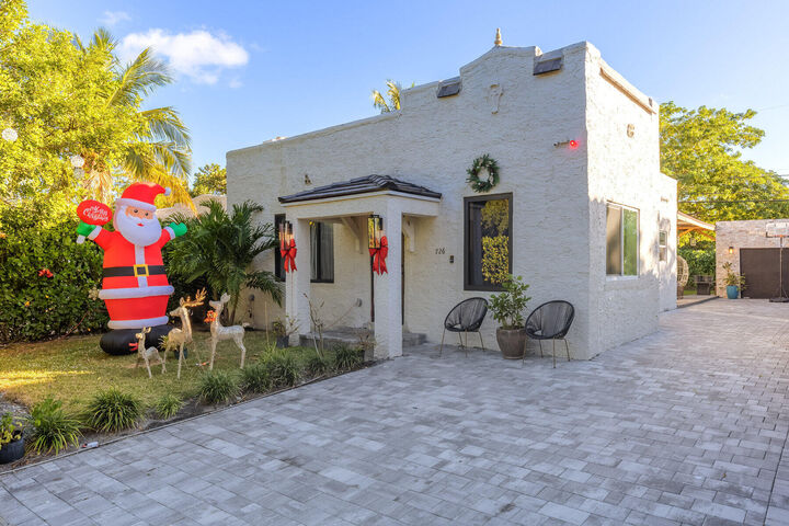Property Photo: 726 Lytle Street FL 33405