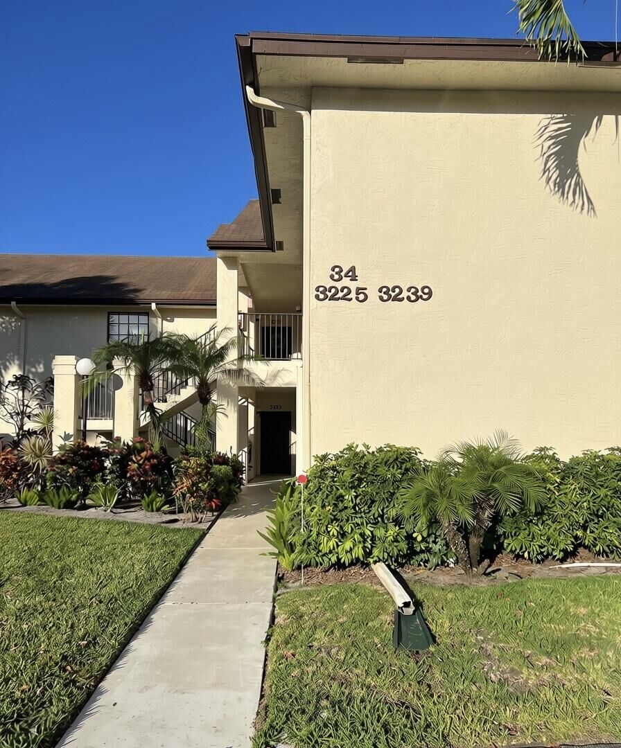 Property Photo: 3237 Jog Park Drive FL 33467