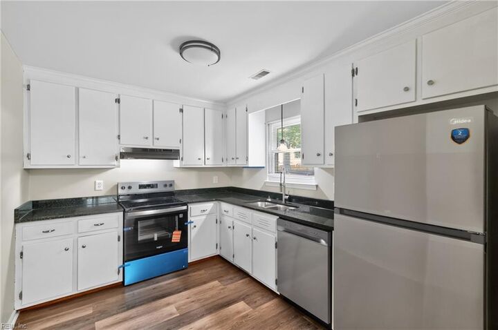 Property Photo:  507 Great Park Dr  VA 23608 