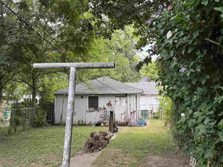 Property Photo:  2010 Grand Blvd  IN 47374 