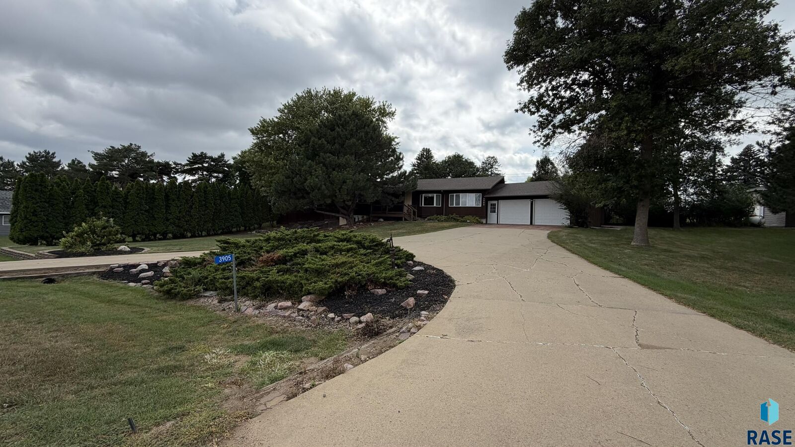 Property Photo:  3905 N Longview Ave  SD 57107-0000 
