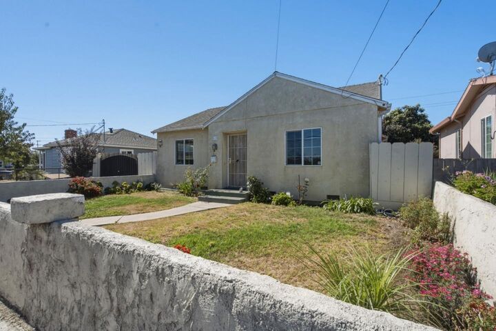 Property Photo: 818 East Street CA 93905