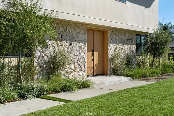 Property Photo:  5873 Fairhaven Avenue  CA 91367 