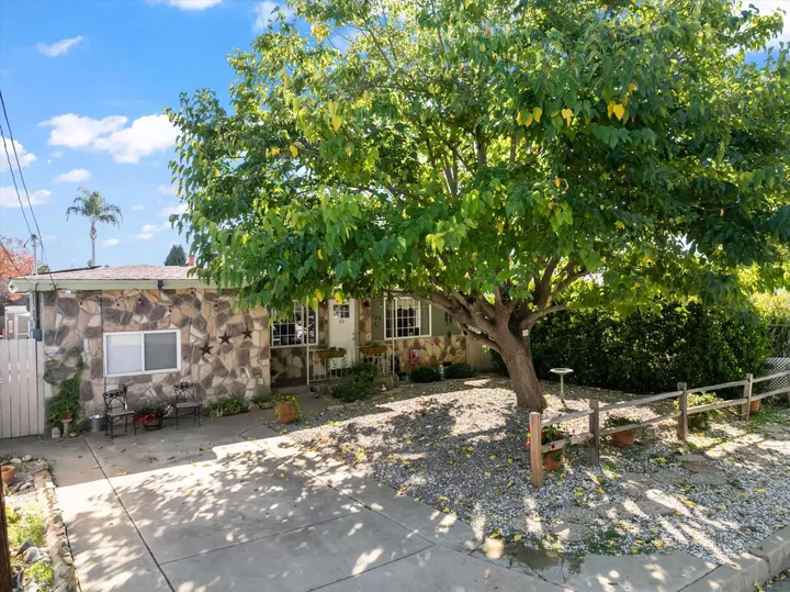Property Photo: 127 W 11th CA 92025
