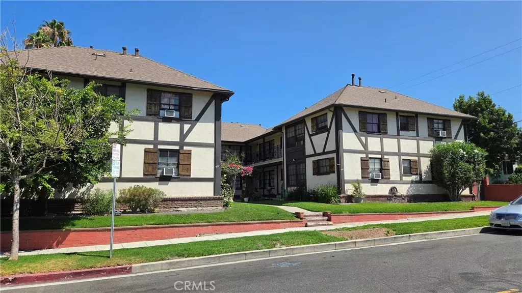 Property Photo:  455-- 457 W Elm  CA 91506 