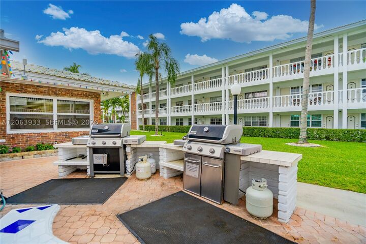 Property Photo: 2455 NE 51st St E114 FL 33308