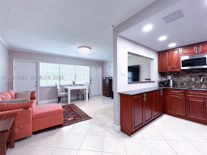 Property Photo: 2455 NE 51st St E114 FL 33308