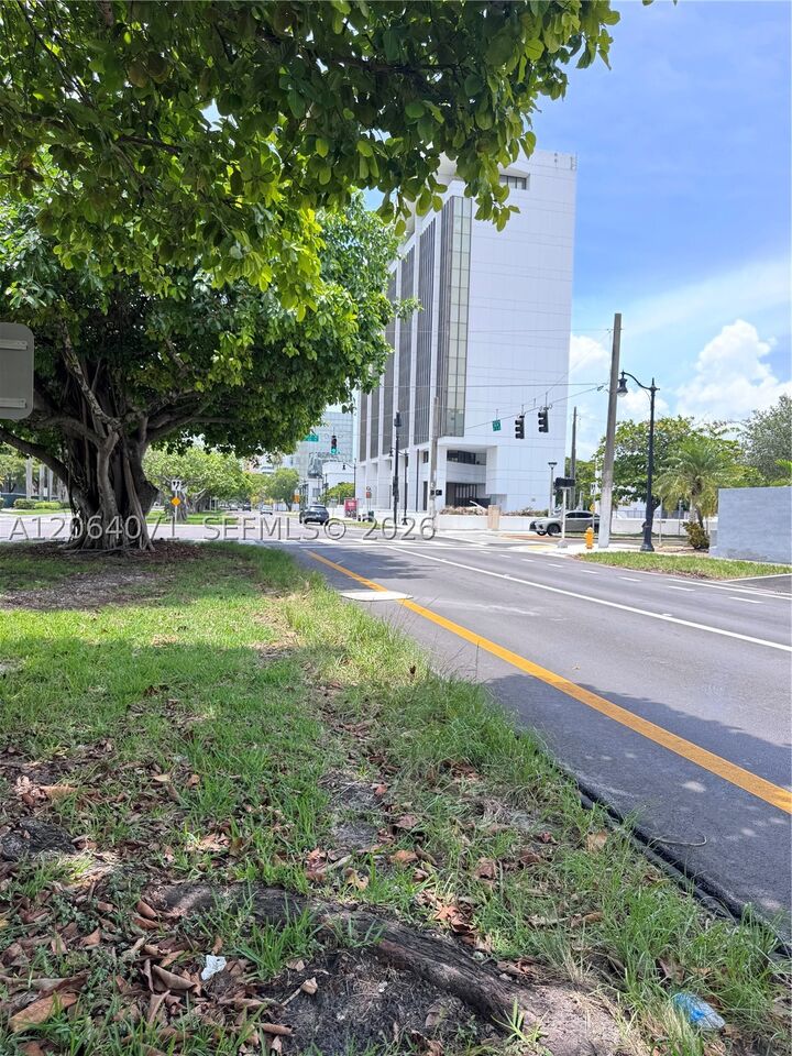 Property Photo:  2530 SW 3rd Ave 306  FL 33129 