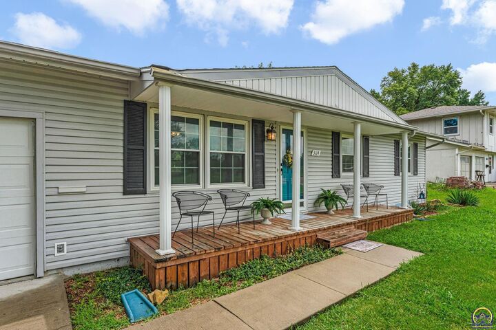 Property Photo:  3114 SW Arnold Ave  KS 66614 