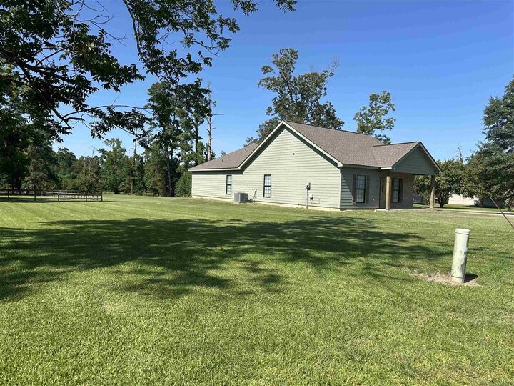 Property Photo: 206 Self Street LA 70633