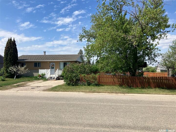 Property Photo:  110 4th Street N  SK S0E 1E0 