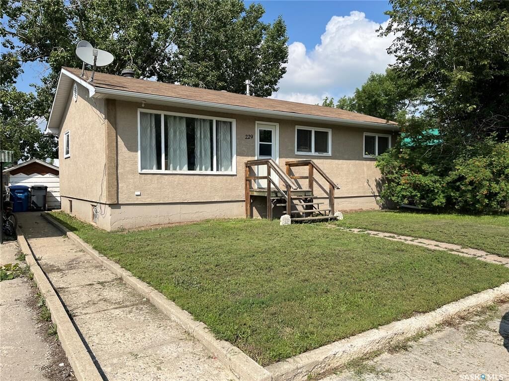Property Photo:  229 4th Avenue E  SK S0H 1X0 