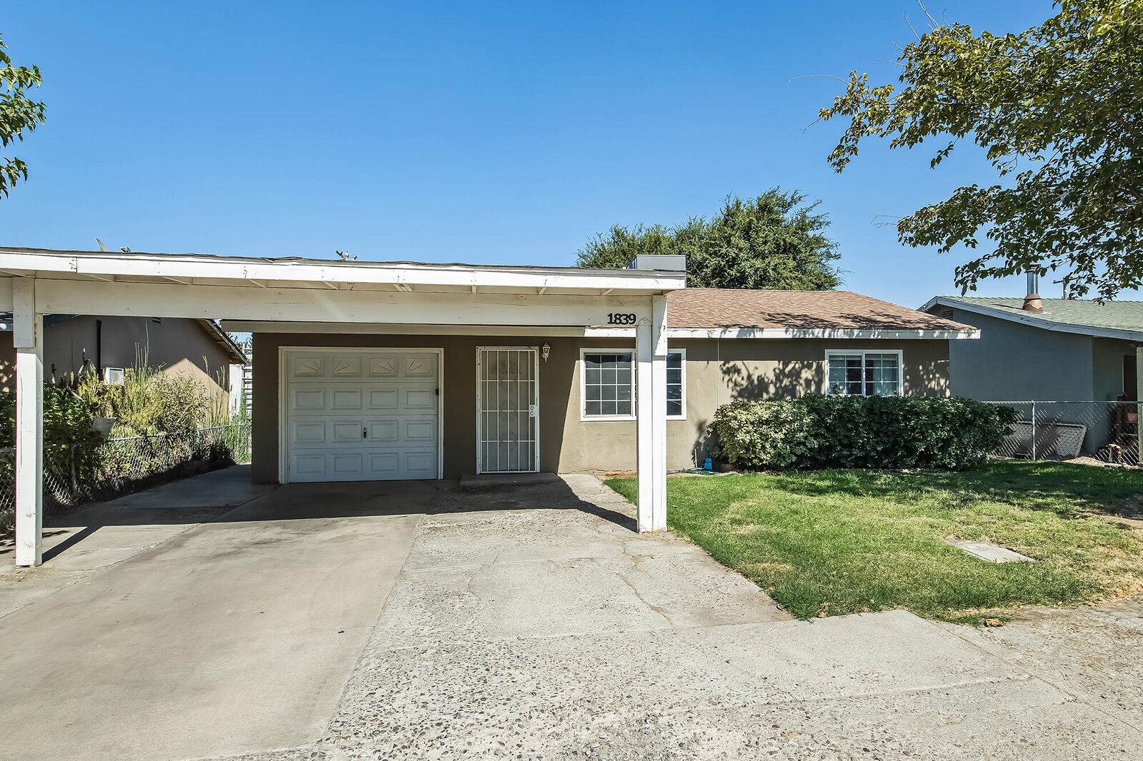 Property Photo:  1839 Estes Avenue  CA 93212 