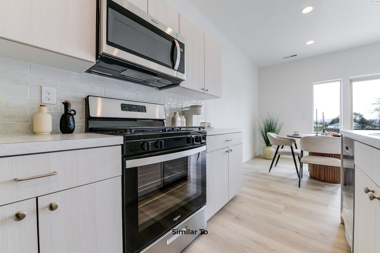 Property Photo:  311 Kraus Ct  WA 99353 