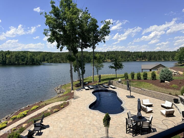 Property Photo: 711 Estate Road NC 27343