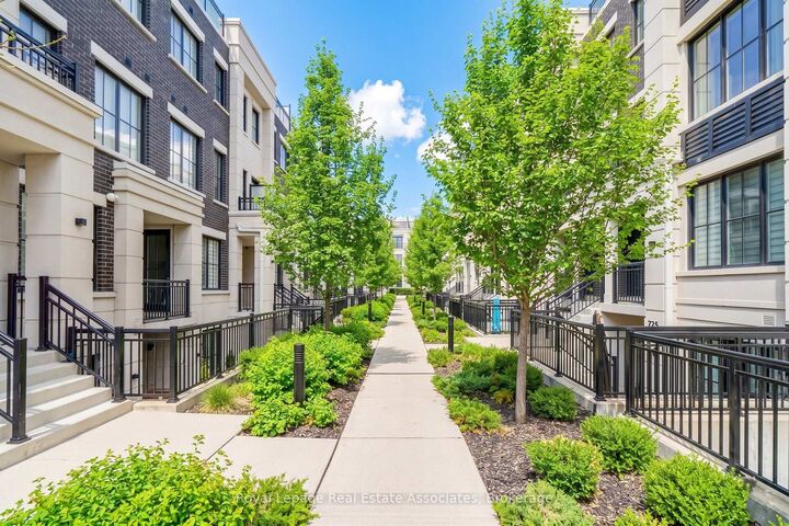 Property Photo:  657 Cricklewood Drive 511  ON L5G 0B8 