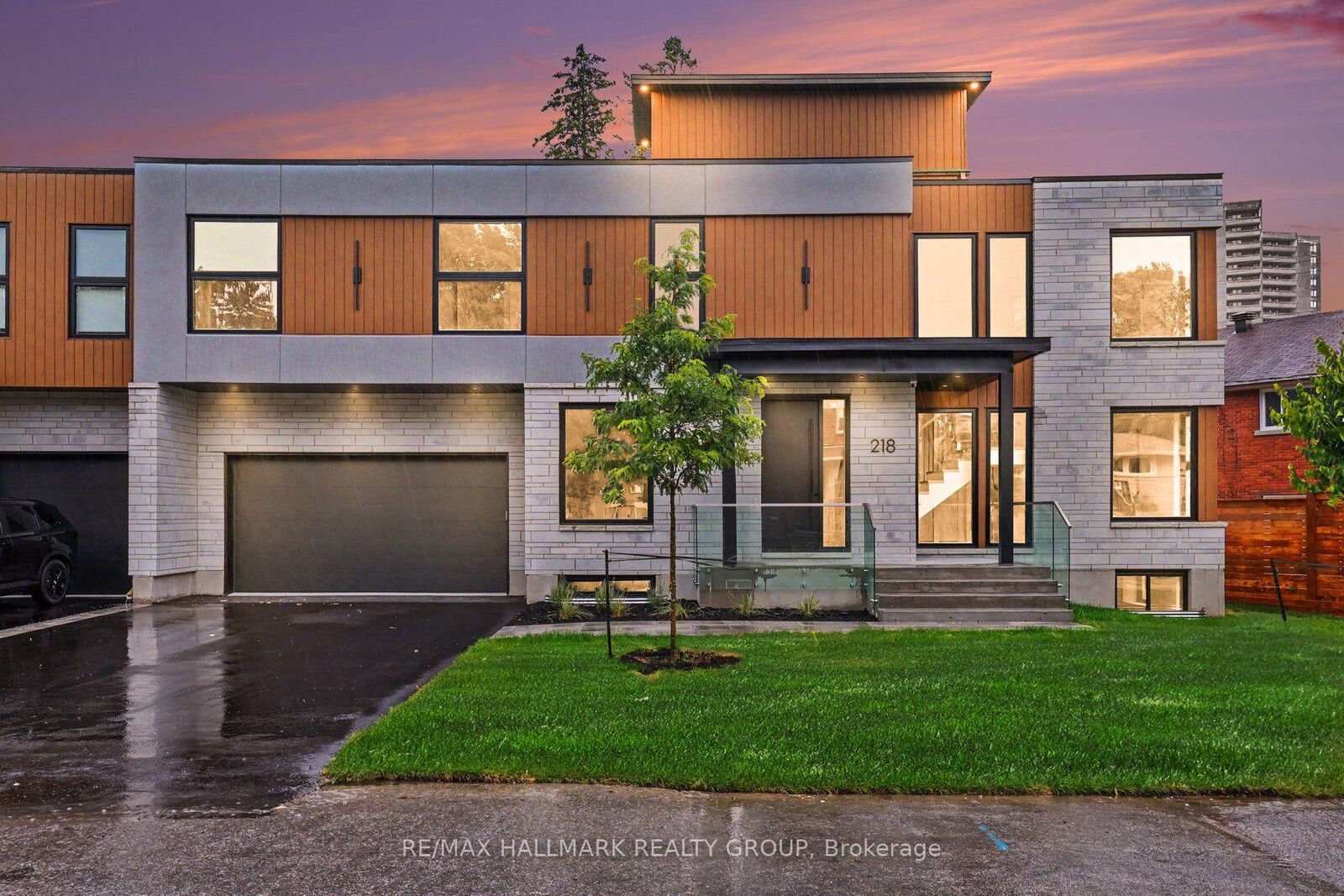Property Photo: 218 Woodland Avenue ON K2B 5C9
