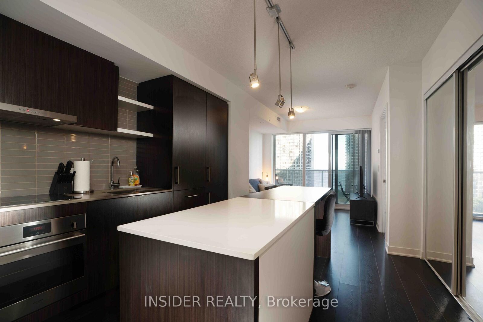 Property Photo: 88 Harbour Street 1409 ON M5J 0C3