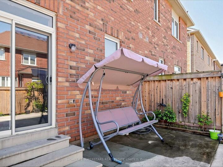Property Photo:  22 Pentonville Road  ON L6R 3R9 
