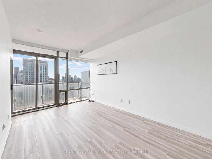 Property Photo:  38 Grenville Street 4005  ON M4Y 1A5 