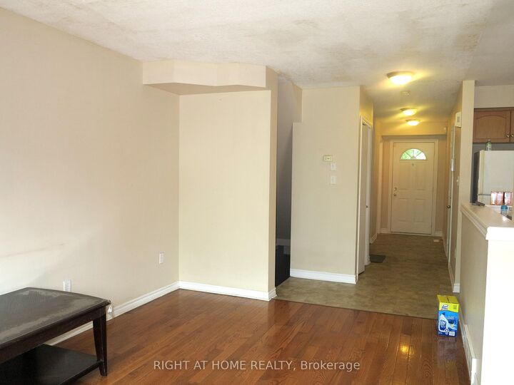 Property Photo: 692 Oakcrossing Road ON N6H 5V9