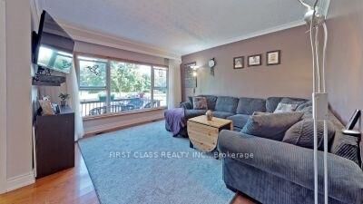 Property Photo: 369 Paliser Crescent S ON L4C 1S1