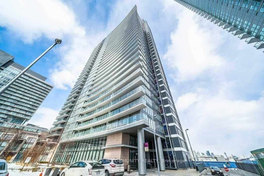 Property Photo: 121 McMahon Drive 3003 ON M2K 0C1
