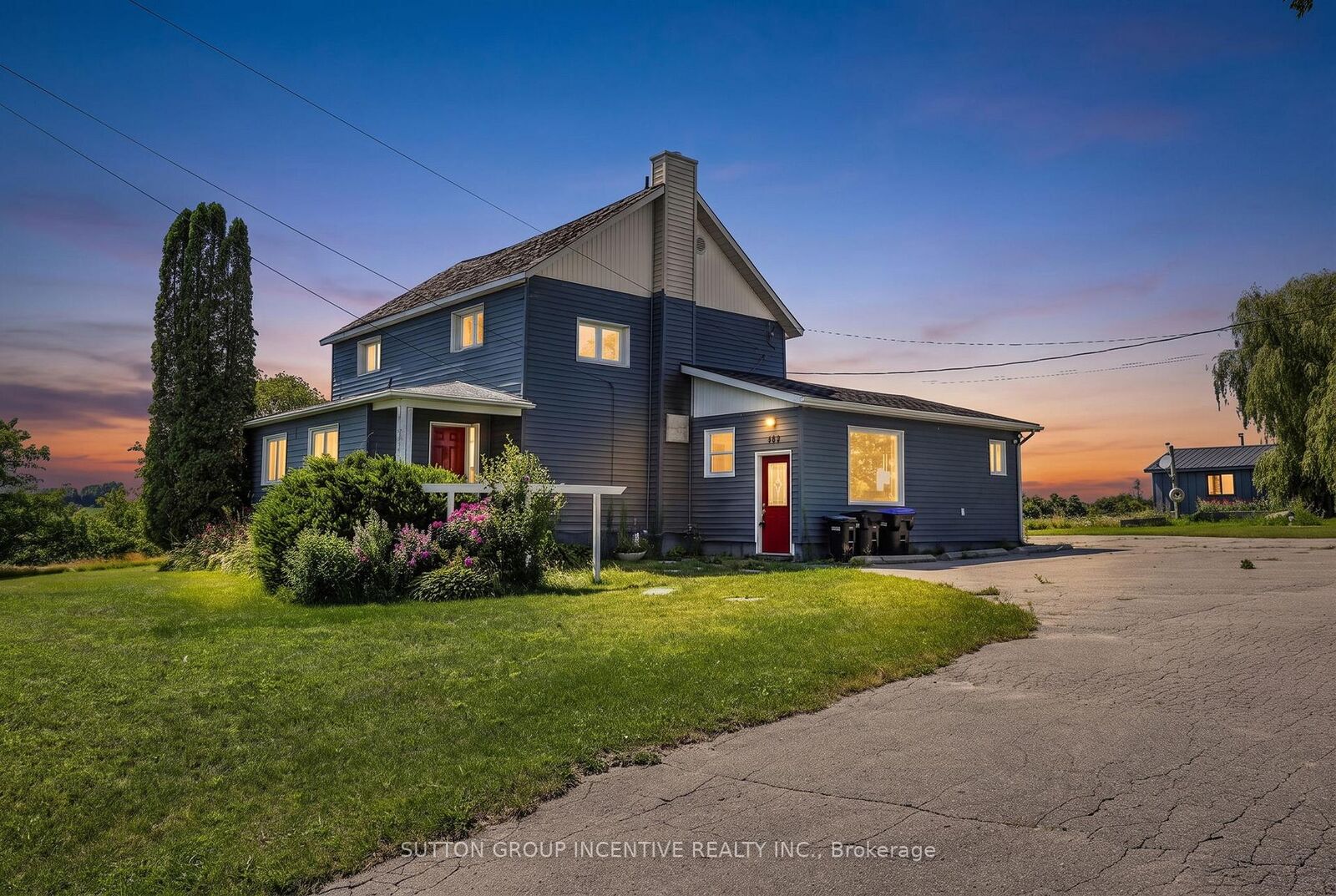 Property Photo: 160 Rue Lafontaine Road W ON L9M 0H1