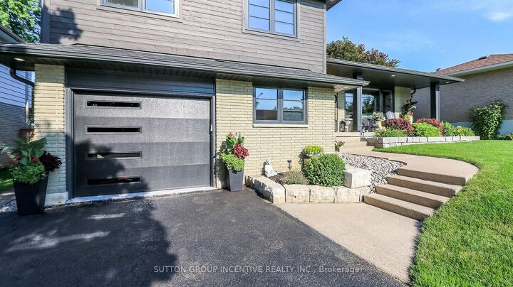 Property Photo:  40 Varden Avenue  ON L4M 4P1 