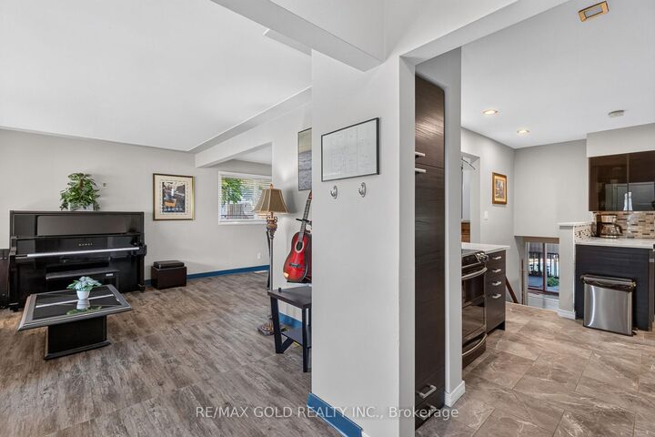 Property Photo:  16 Monterey Road  ON N2B 1V3 