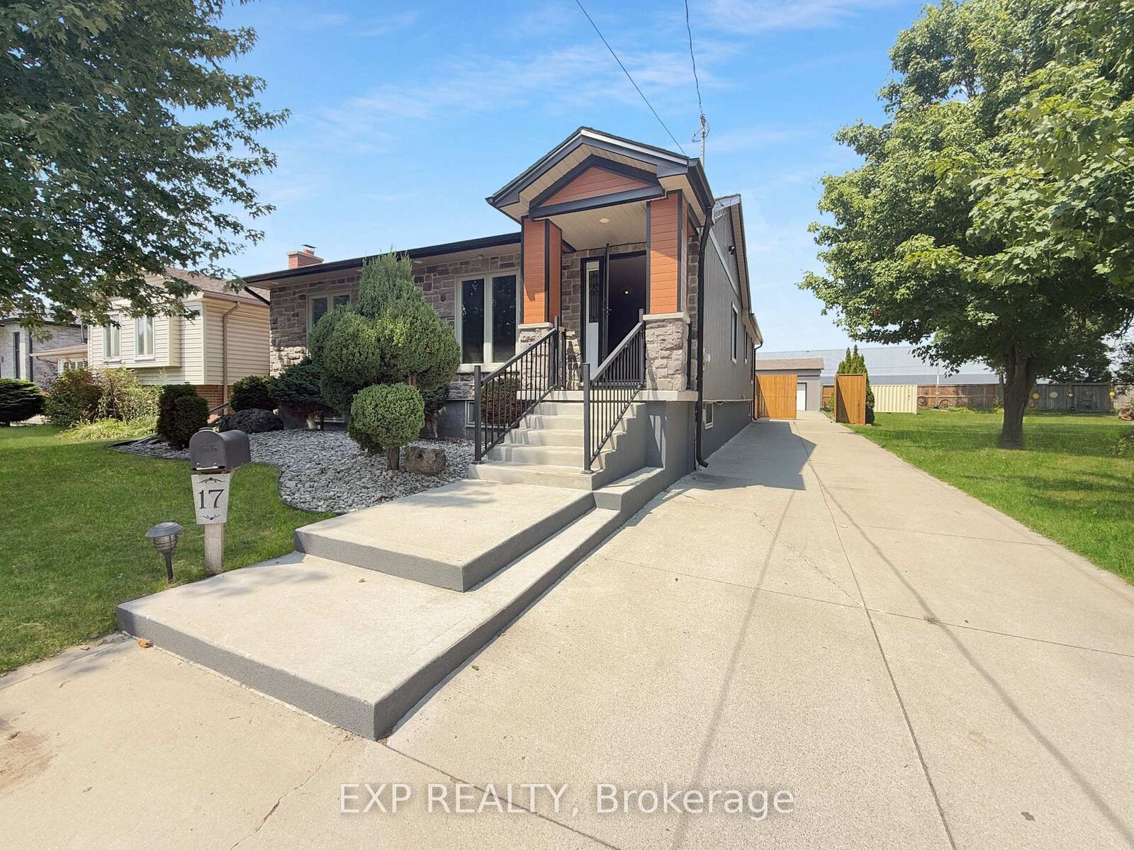 Property Photo: 17 Greenfield Court ON N6E 1K9